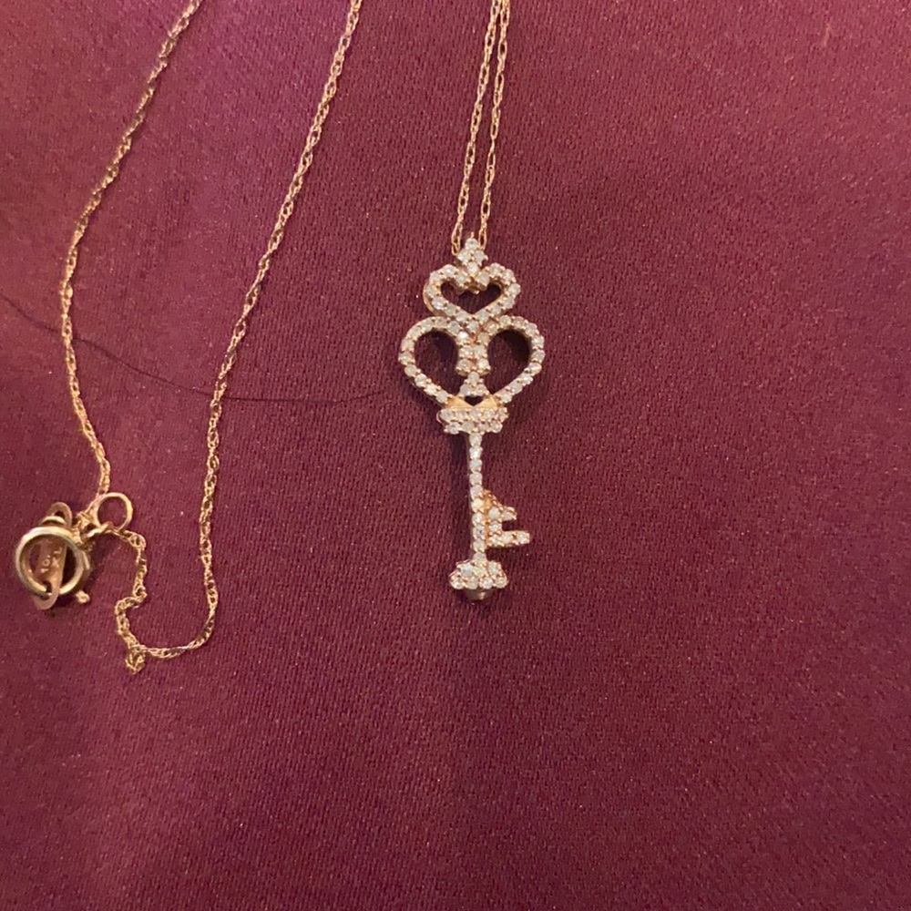1/6ct Diamond Heart-Top Key Pendant 10K Rose Gold